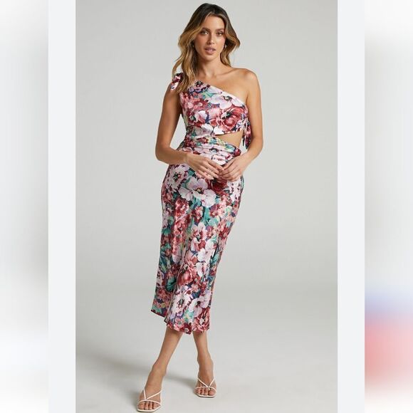 Showpo dress  - Picture 8 of 13